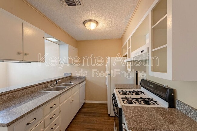 Building Photo - 6513 Woodrow Ave