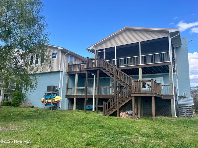 Building Photo - 321 Riverside Dr