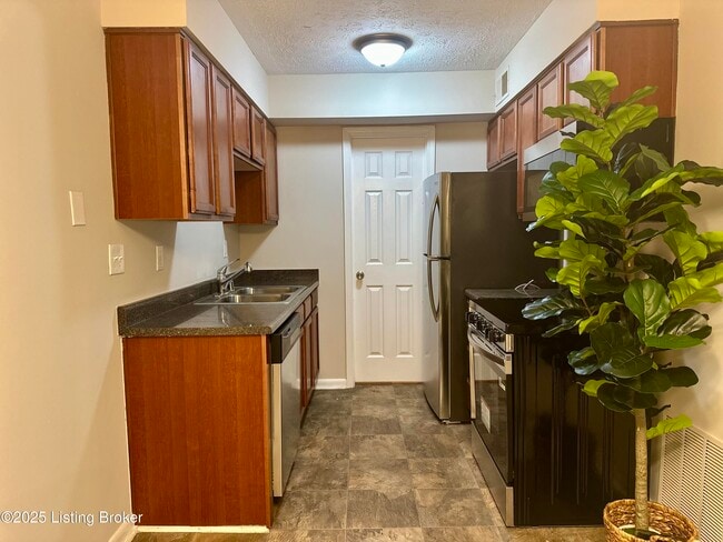 Building Photo - 219 Middletown Square