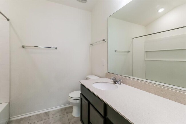 Building Photo - 1621 Stinnett Dr