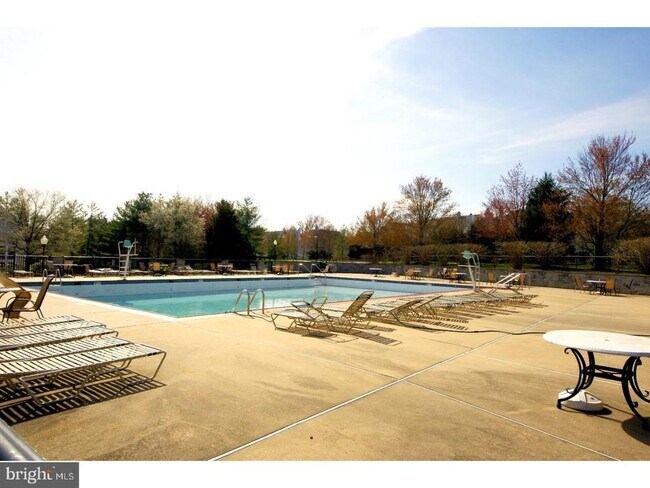 Building Photo - 406 Pebble Creek Ct