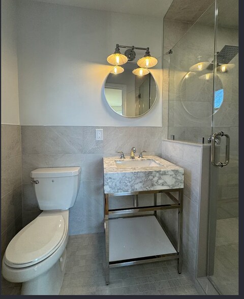 Building Photo - 639 Oakdene Ave