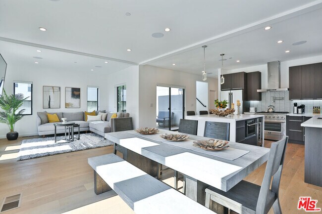 Building Photo - 1622 S Mansfield Ave