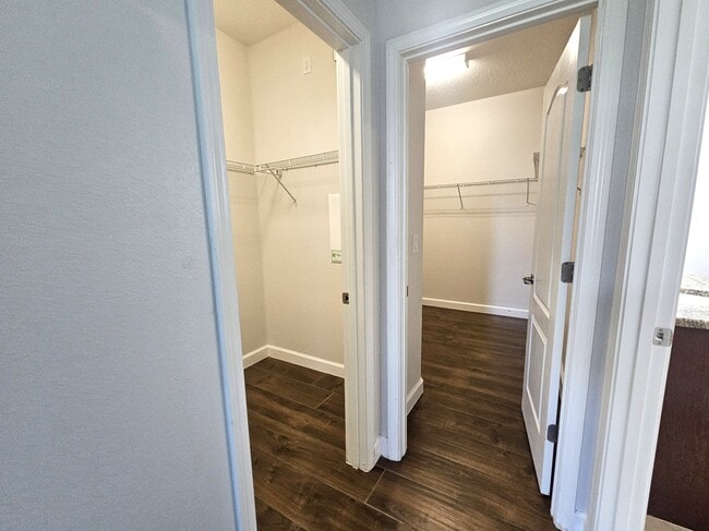 Building Photo - 2718 Atherton Dr