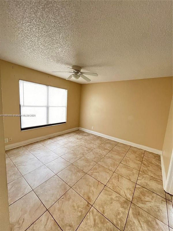Building Photo - 1523 Lake Crystal Dr