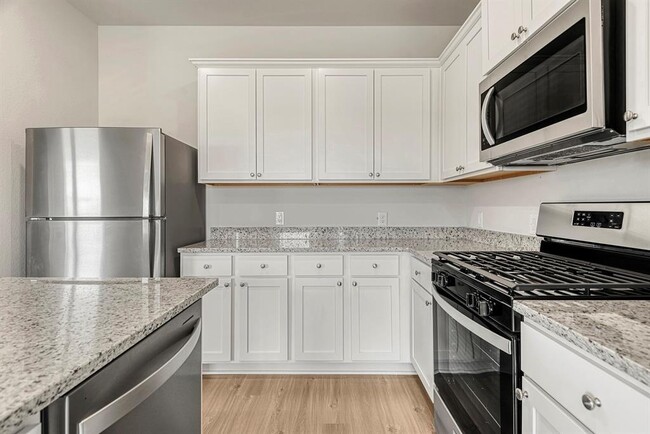 Building Photo - 452 Beechwood Hacienda Dr