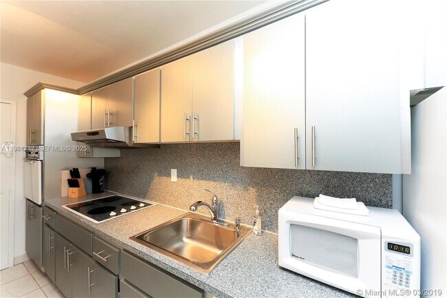 Building Photo - 100 Lincoln Rd