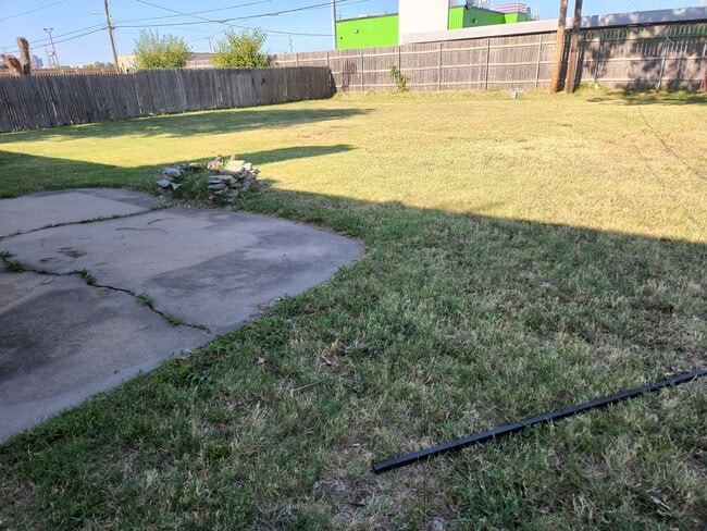 Building Photo - Cute Ranch-Style Home On Oversized Corner ...