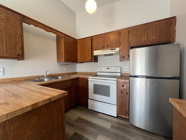 Primary Photo - Spacious 2-Bed, 1-Bath Townhome with a Gar...