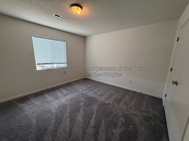Building Photo - 809 Topsail Dr