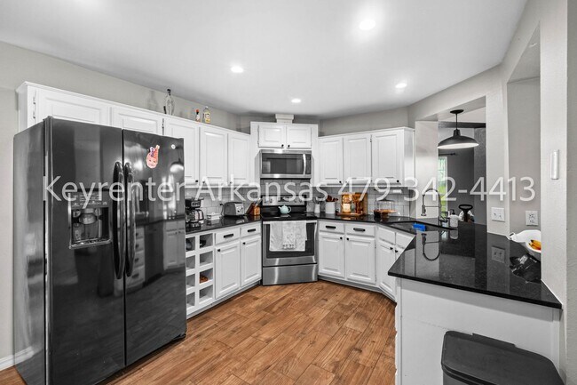 Building Photo - 2943 Setter St
