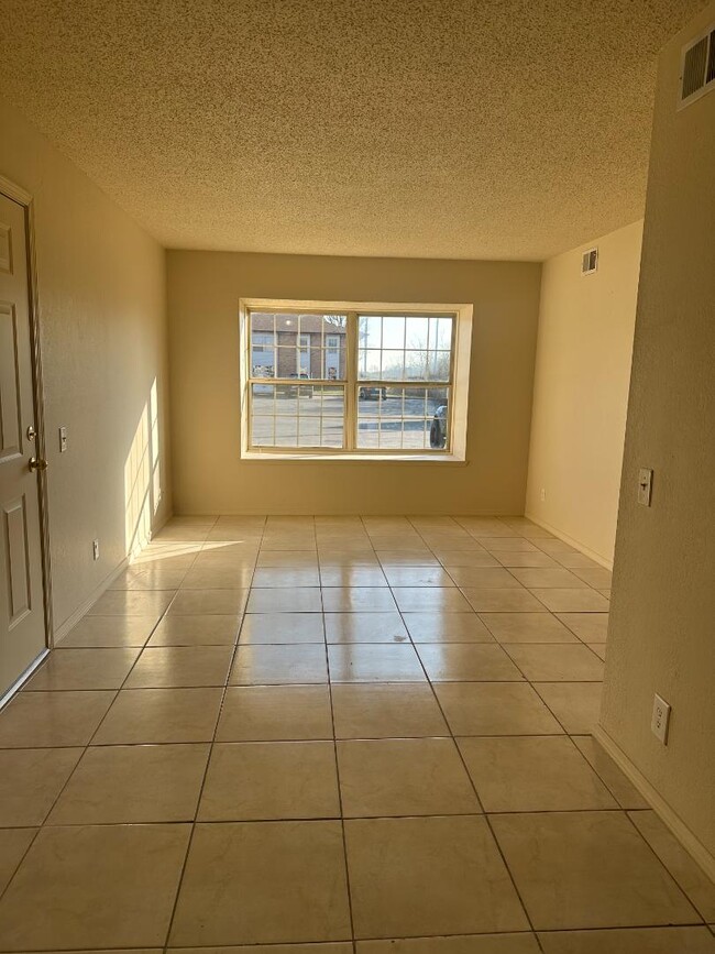 Building Photo - 121 Fairway Ave