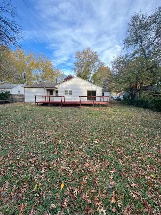Building Photo - 2 bedroom/1 bathroom