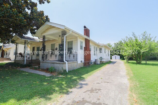 Building Photo - 1622 S Indianapolis Ave