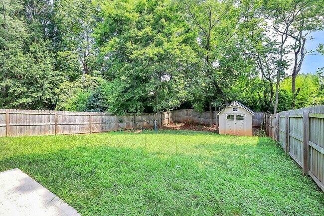 Building Photo - Newer Build Single Family in Washington Heights!