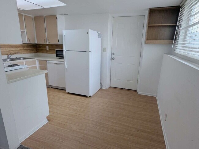 Building Photo - 2 Bed 2 Bath Side by Side