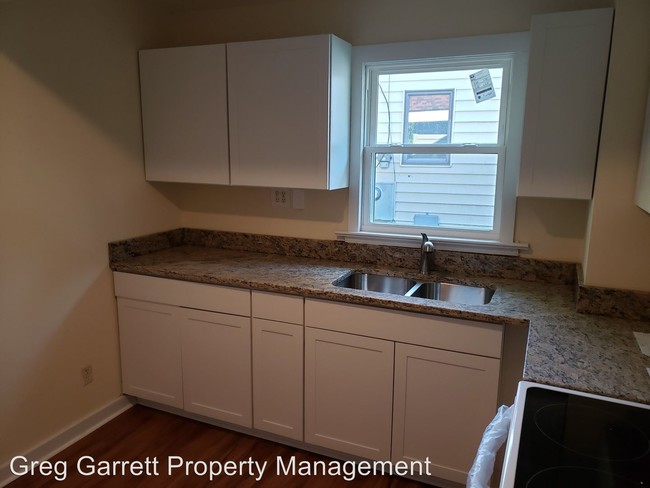 Building Photo - 2 br, 1 bath House - 303 Settlers Landing