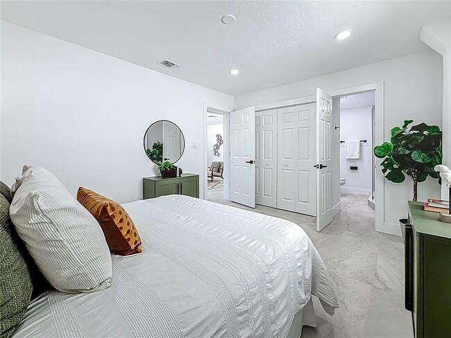 Building Photo - 572 Baywood Dr N