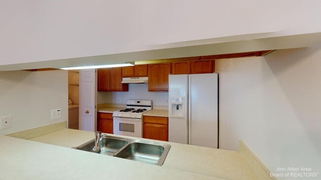Building Photo - 2795 S Knightsbridge Cir
