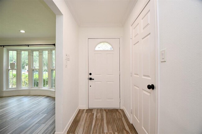 Building Photo - 5951 Beaudry Dr