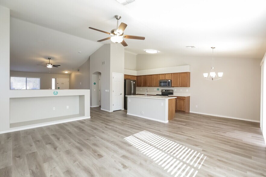 Building Photo - 10355 W Sunflower Pl