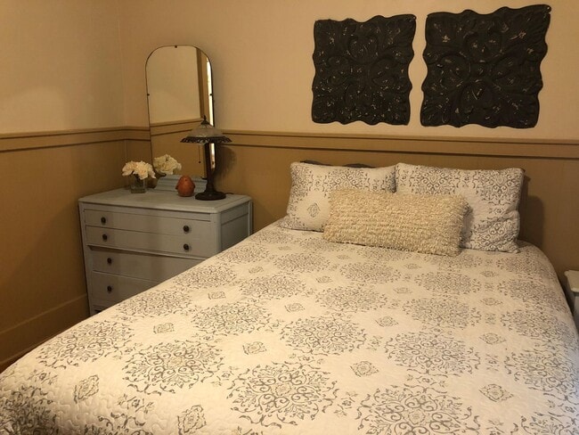 Building Photo - Perfect Furnished Home in Jacksonville!