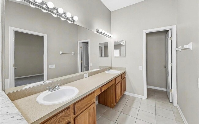 Building Photo - 30237 Glenham Ct