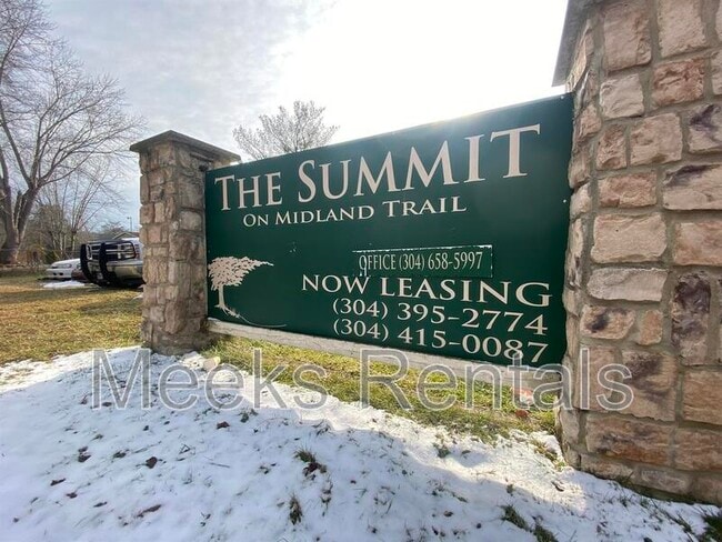 Building Photo - The Summit