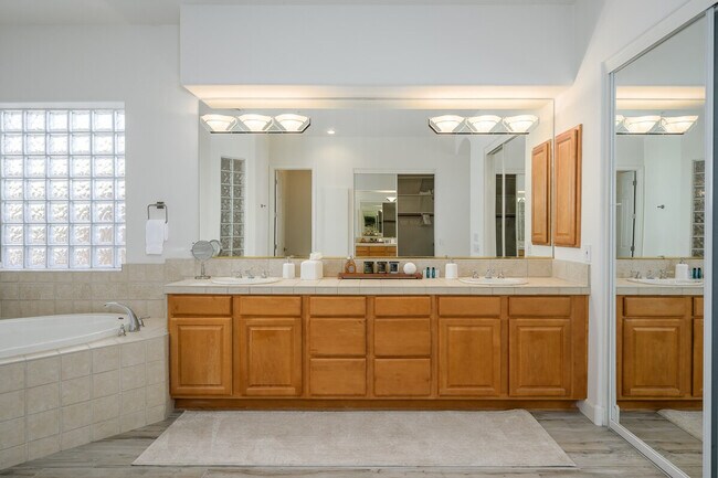 Building Photo - 14705 Canyon Dr
