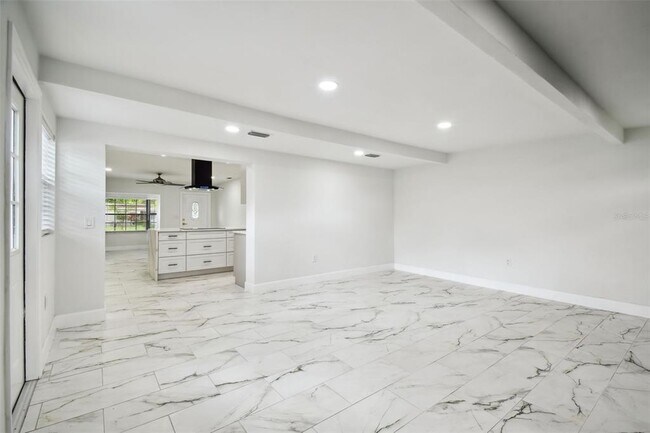 Building Photo - 4910 N Darby Ave