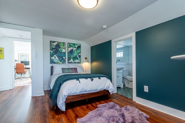 Building Photo - Rare historic East Nashville bungalow for rent; 4 Beds 3 Baths, 1,806 SqFt, fenced yard