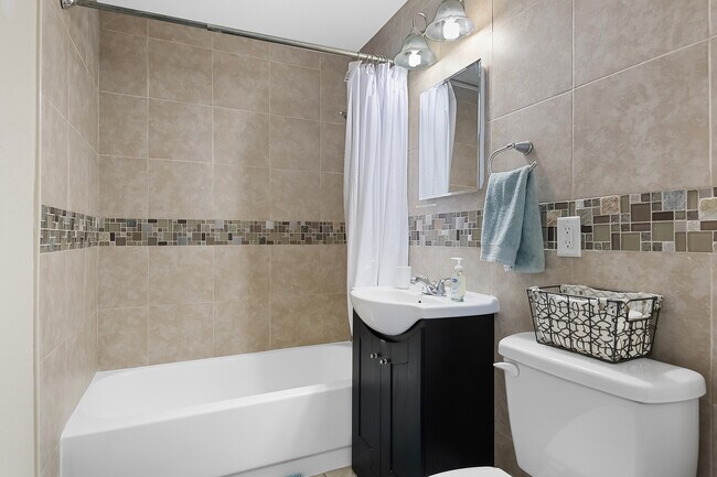 Building Photo - 2012 SW 4th Ave