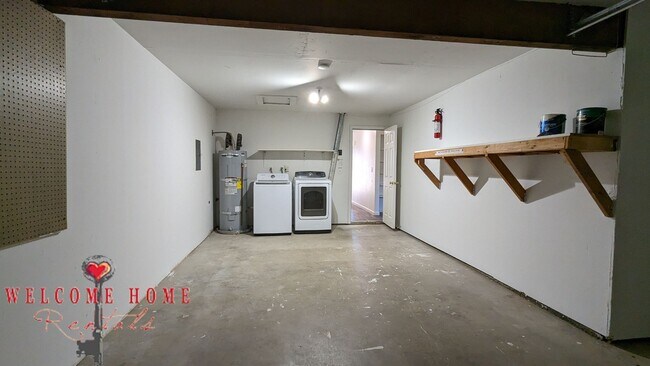 Building Photo - Bryant - 1324A/1324B