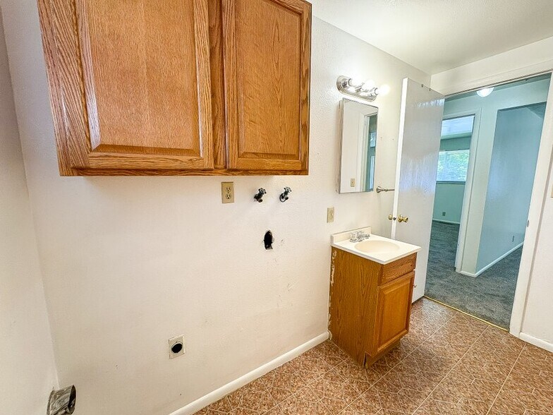 Building Photo - 1748 S 500 E