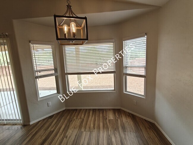 Building Photo - 710 W Calle Alta Loma