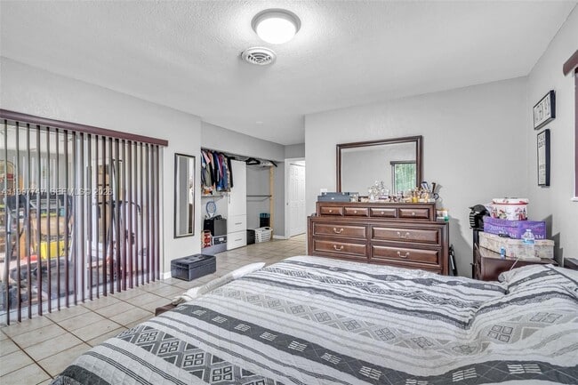 Building Photo - 17930 NE 6th Ave