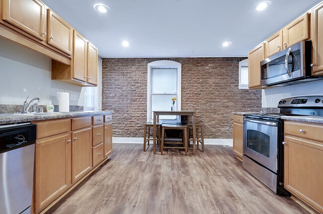 Building Photo - Bellaire Residence