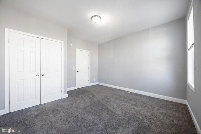 Building Photo - 10 N Ellwood Ave