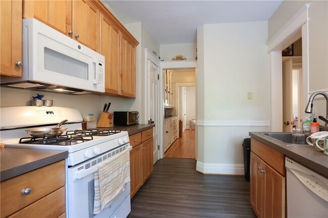 Building Photo - 294 Laburnam Crescent