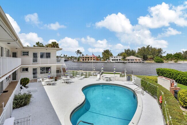 Building Photo - 999 N Riverside Dr