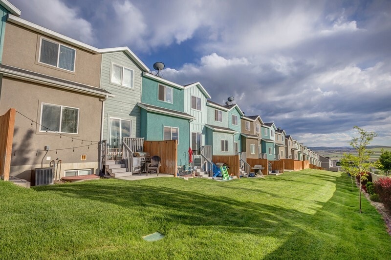 Building Photo - 4251 Cresthaven Ln