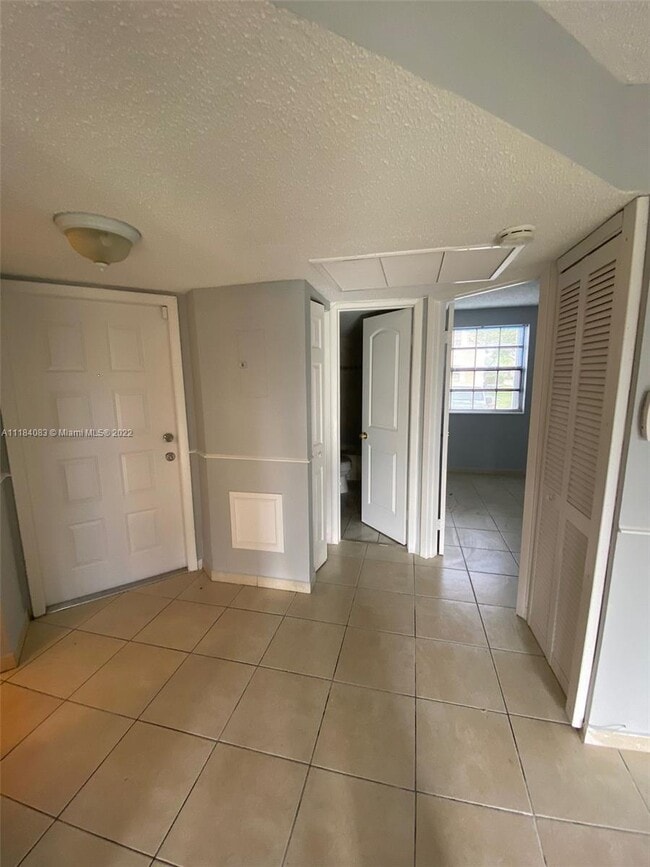 Building Photo - 1042 Adams Ave