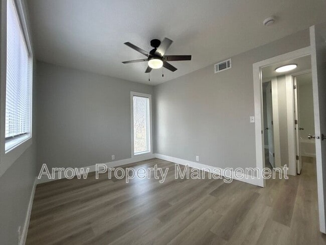 Building Photo - 1010 N 16th St