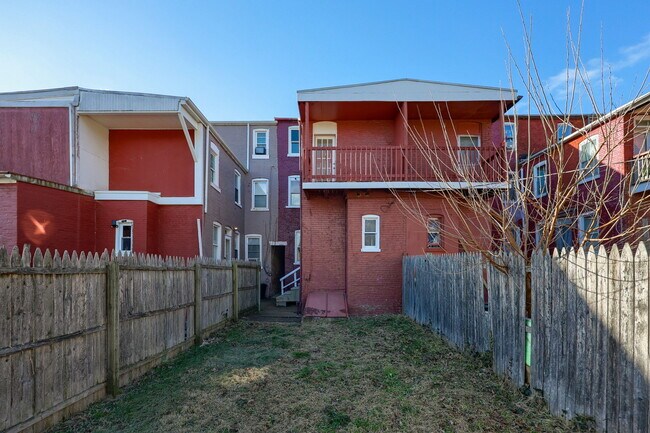 Building Photo - 227 S Ann St