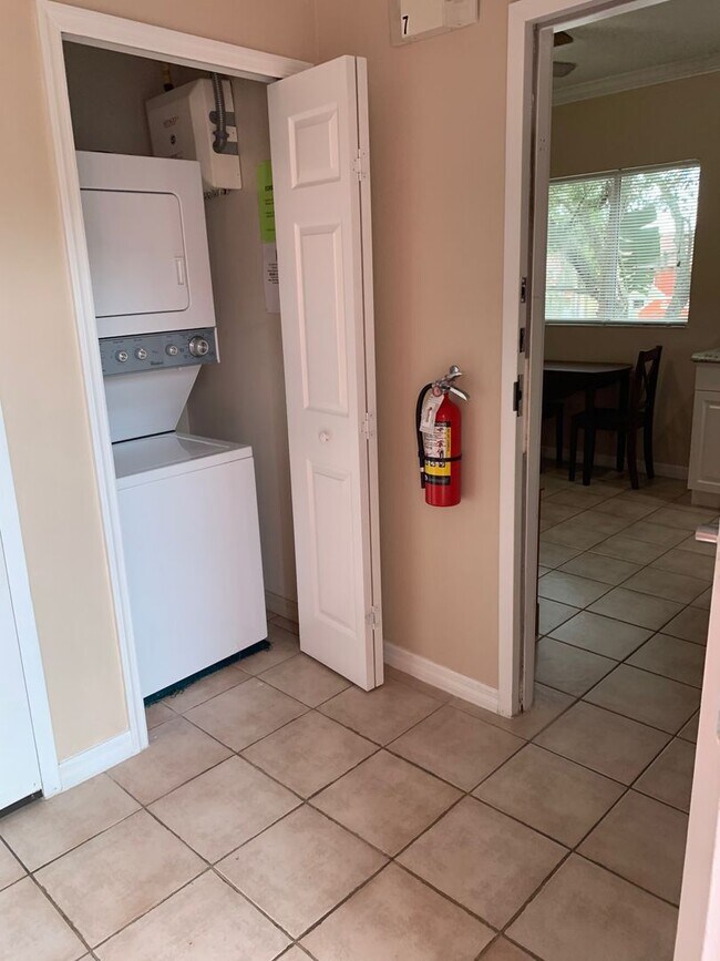 Building Photo - 2777 N Poinciana Blvd