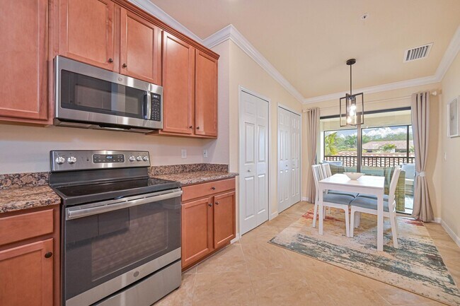 Building Photo - **2 + Den Condo - 1 Car garage - Fully Furnished - Short Term Lease (5.11 - 11.30) **