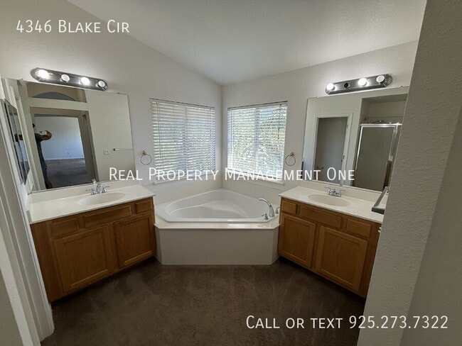 Building Photo - 4346 Blake Cir