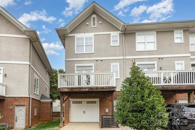 Building Photo - 817 W 4th St