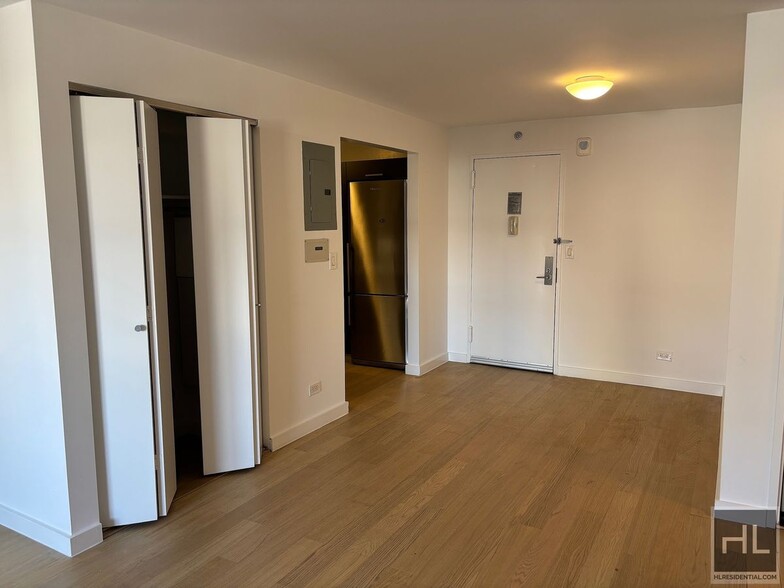 Building Photo - East 39th Street