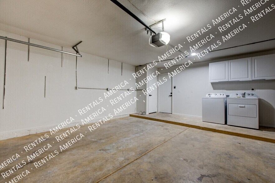 Building Photo - 819 W Ross Ave